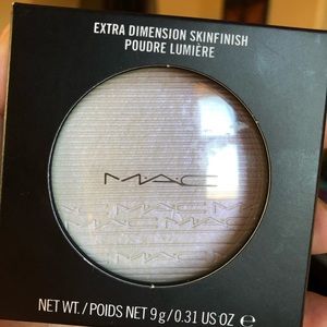 M.A.C Extra Dimension Highlighter